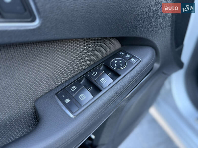 Седан Mercedes-Benz E-Class 2011 в Львове