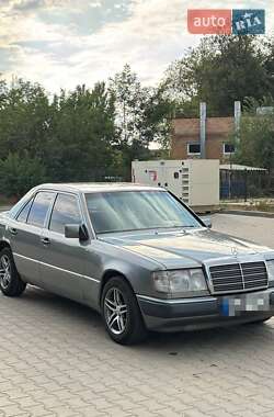 Седан Mercedes-Benz E-Class 1992 в Запорожье