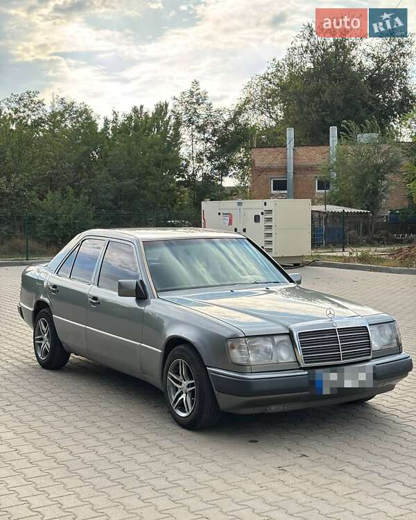 Mercedes-Benz E-Class 1992