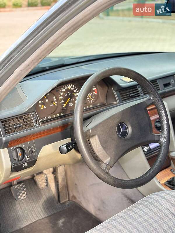 Седан Mercedes-Benz E-Class 1992 в Запоріжжі