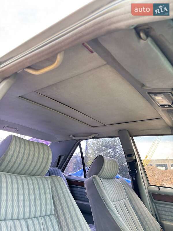 Седан Mercedes-Benz E-Class 1992 в Запоріжжі