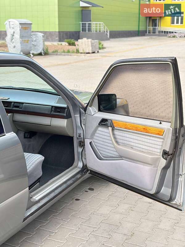 Седан Mercedes-Benz E-Class 1992 в Запоріжжі