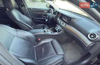Седан Mercedes-Benz E-Class 2017 в 
