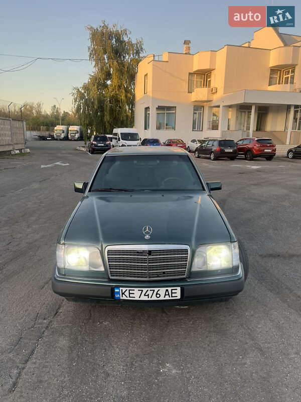 Mercedes-Benz E-Class 1992