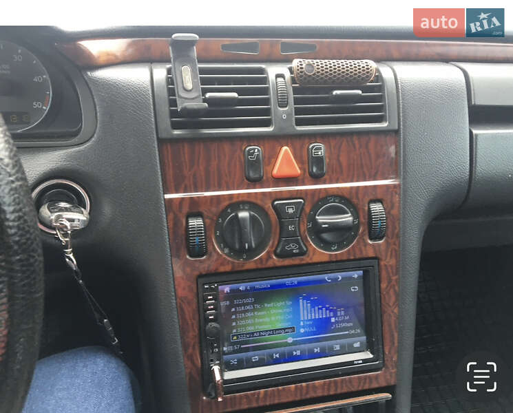 Седан Mercedes-Benz E-Class 2001 в Старом Самборе