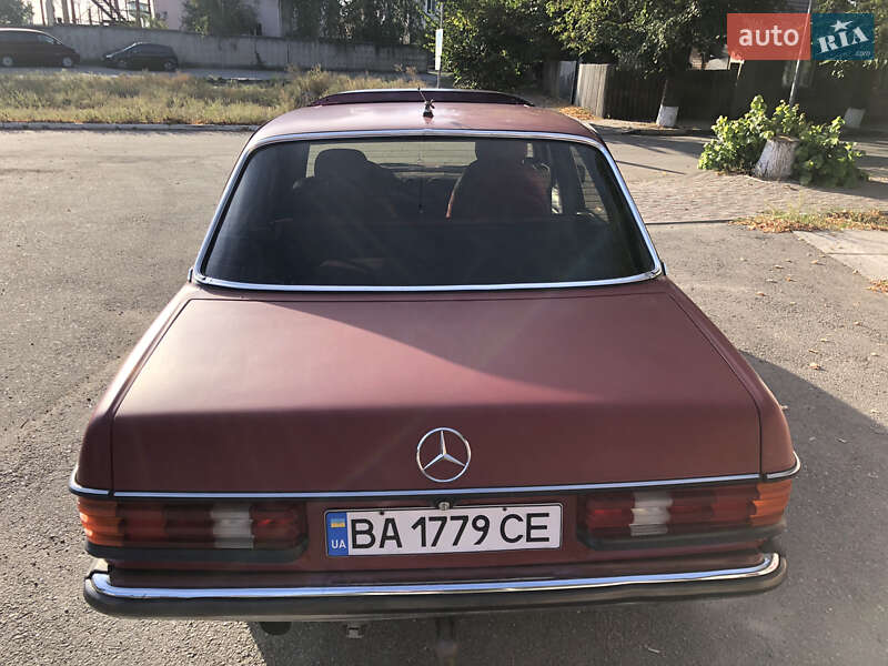 Седан Mercedes-Benz E-Class 1983 в Знаменке