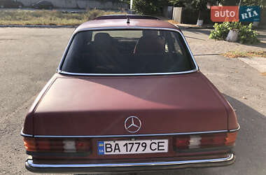 Седан Mercedes-Benz E-Class 1983 в 