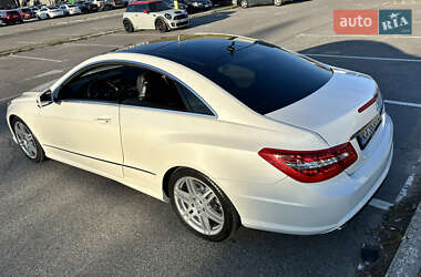 Купе Mercedes-Benz E-Class 2012 в 