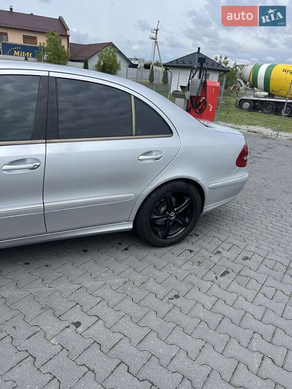 Седан Mercedes-Benz E-Class 2002 в Черновцах