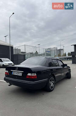 Седан Mercedes-Benz E-Class 1987 в 