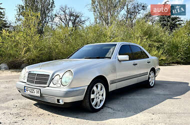 Седан Mercedes-Benz E-Class 1999 в Запорожье