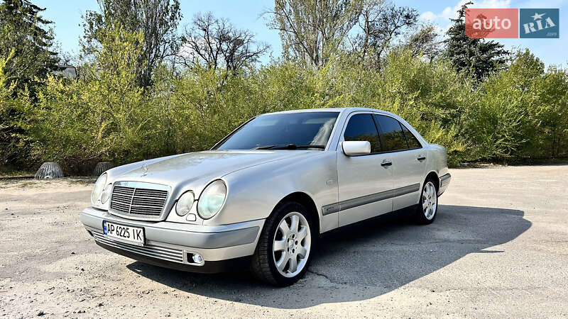 Mercedes-Benz E-Class 1999