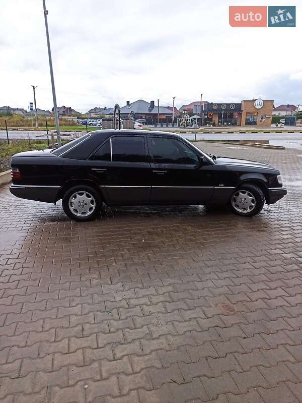 Седан Mercedes-Benz E-Class 1994 в Луцке