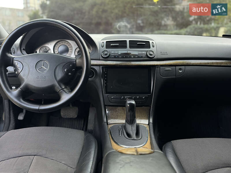 Седан Mercedes-Benz E-Class 2005 в Львове