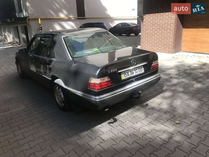 Седан Mercedes-Benz E-Class 1990 в Хмельницком