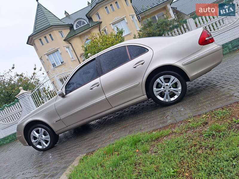 Седан Mercedes-Benz E-Class 2002 в Черновцах