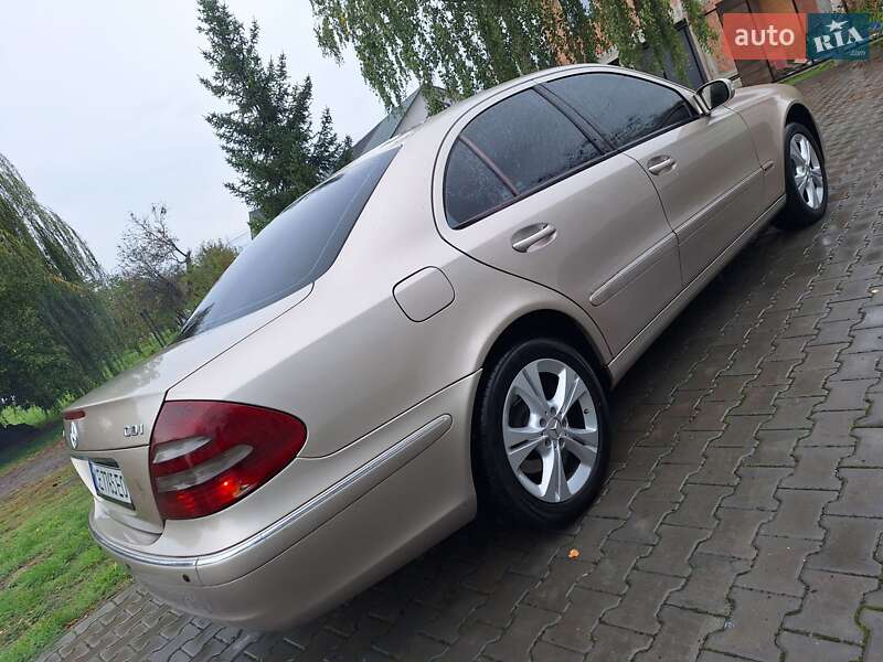 Седан Mercedes-Benz E-Class 2002 в Черновцах