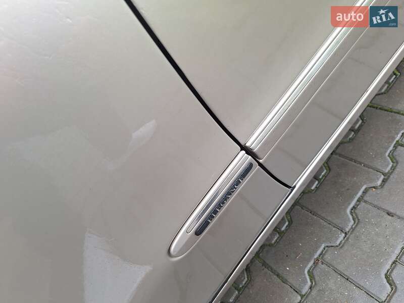 Седан Mercedes-Benz E-Class 2002 в Черновцах