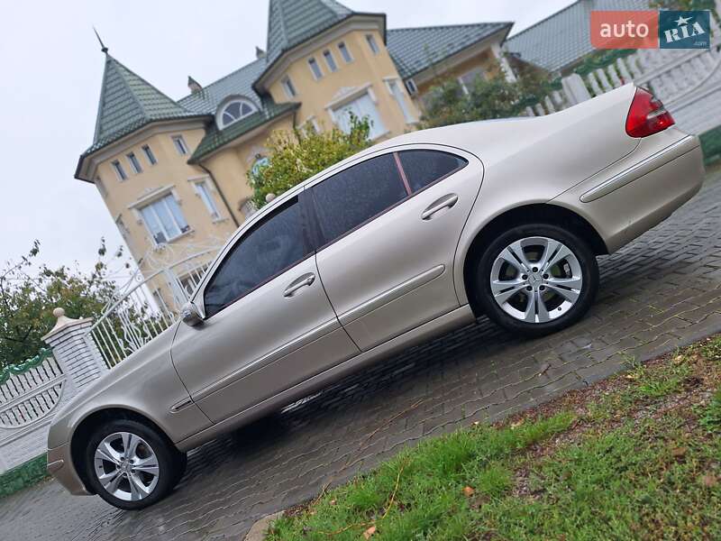 Седан Mercedes-Benz E-Class 2002 в Черновцах
