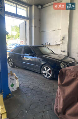 Седан Mercedes-Benz E-Class 2001 в 