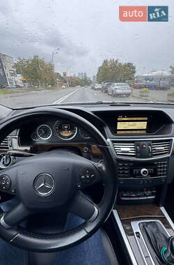 Седан Mercedes-Benz E-Class 2011 в 