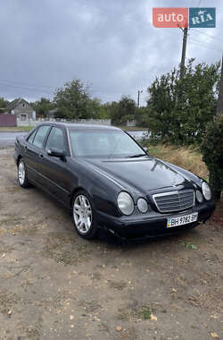 Седан Mercedes-Benz E-Class 2000 в Южному