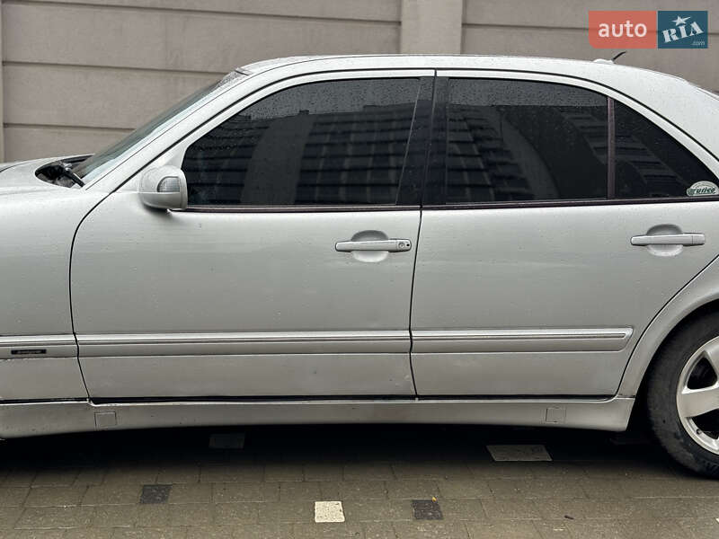 Седан Mercedes-Benz E-Class 2001 в Дрогобыче