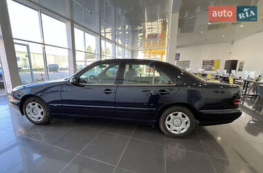 Седан Mercedes-Benz E-Class 2001 в 