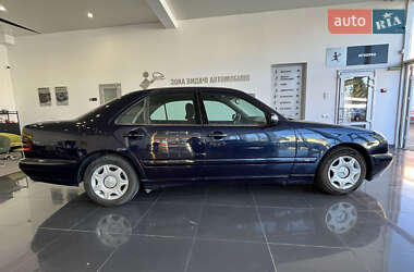 Седан Mercedes-Benz E-Class 2001 в 