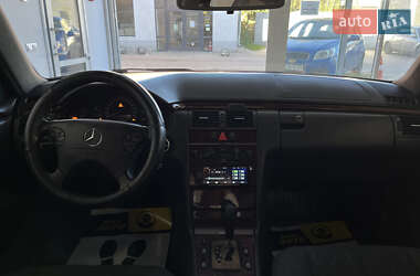Седан Mercedes-Benz E-Class 2001 в 