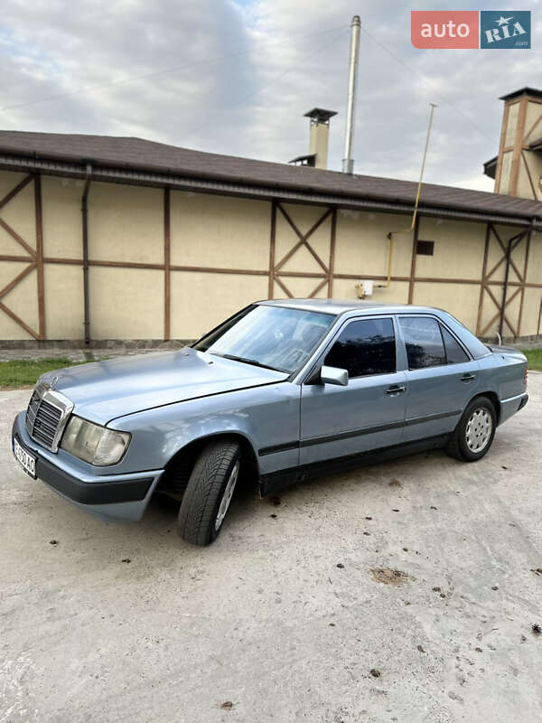 Седан Mercedes-Benz E-Class 1988 в Новомосковске