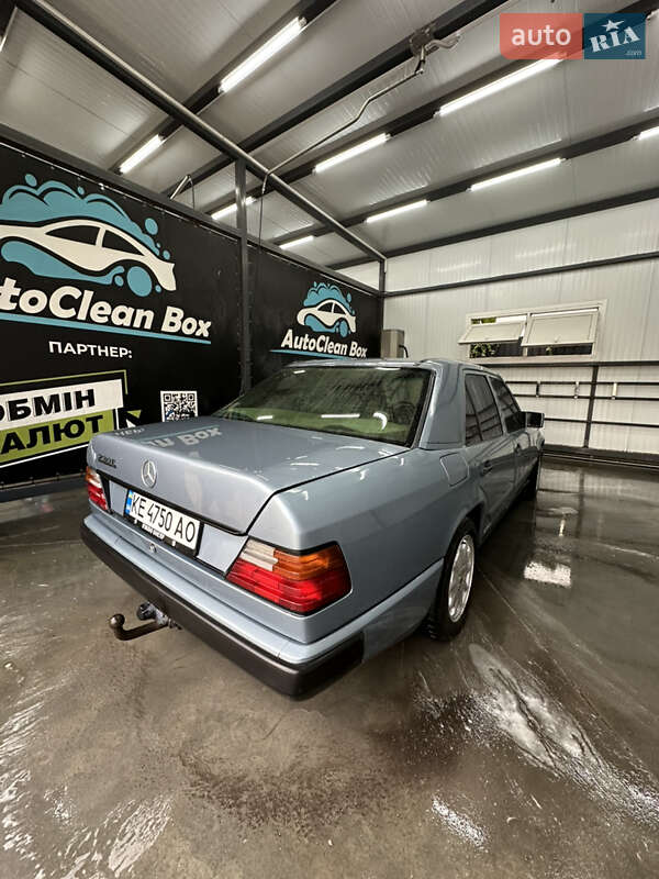 Седан Mercedes-Benz E-Class 1988 в Новомосковске