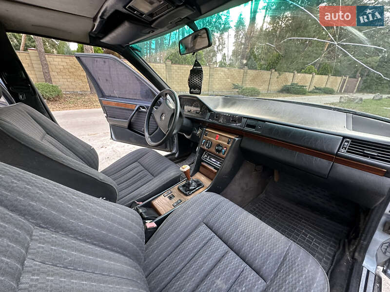 Седан Mercedes-Benz E-Class 1988 в Новомосковске