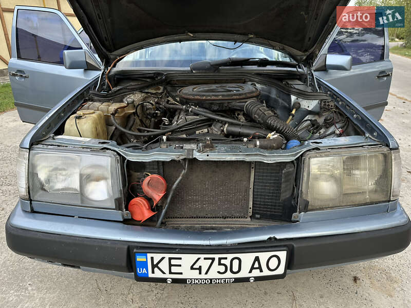 Седан Mercedes-Benz E-Class 1988 в Новомосковске