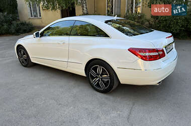 Купе Mercedes-Benz E-Class 2012 в 
