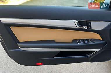 Купе Mercedes-Benz E-Class 2012 в 