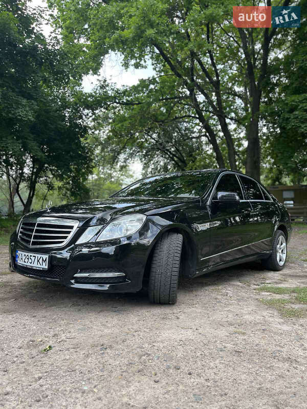 Седан Mercedes-Benz E-Class 2010 в 