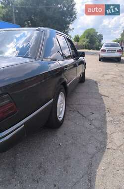 Седан Mercedes-Benz E-Class 1988 в 