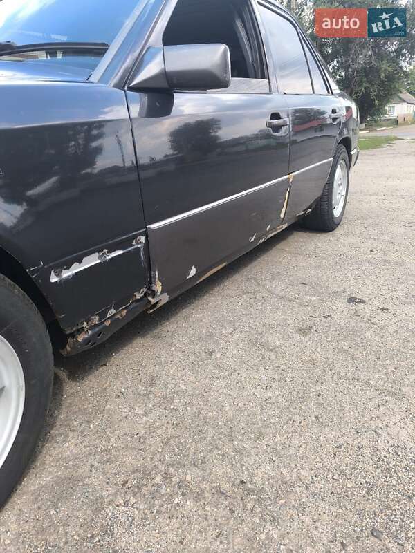 Седан Mercedes-Benz E-Class 1988 в Днепре