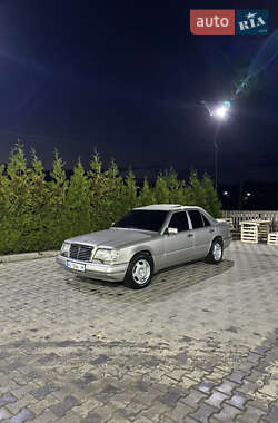 Седан Mercedes-Benz E-Class 1994 в 