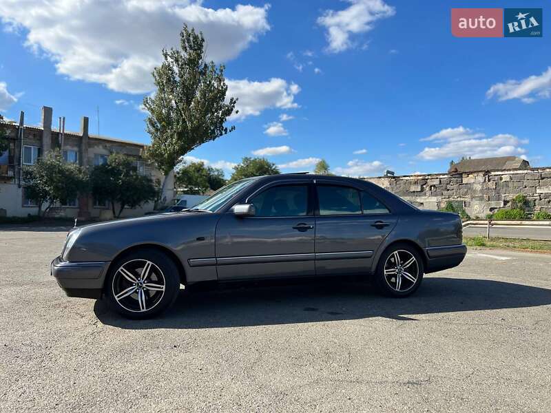 Mercedes-Benz E-Class 1998