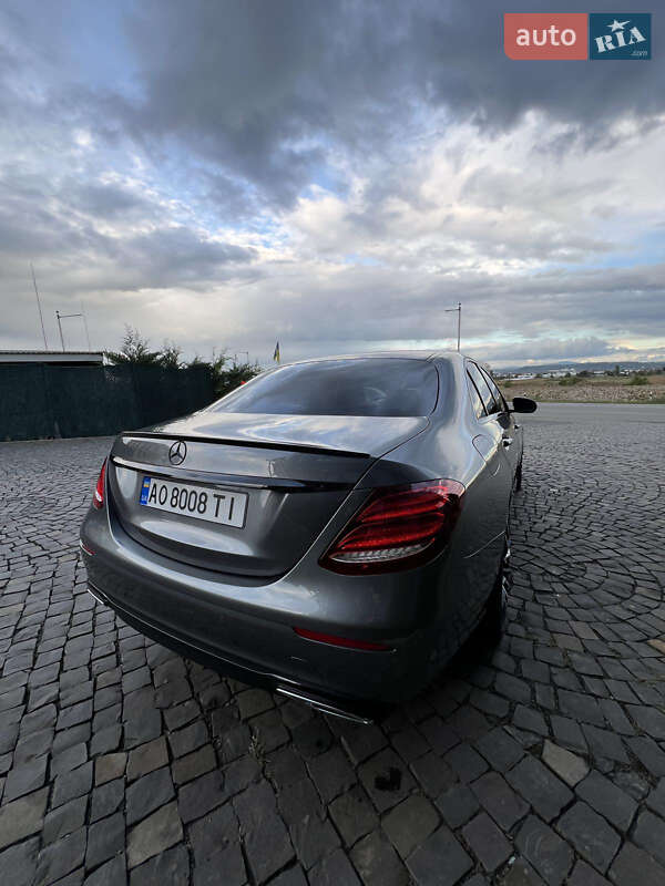Седан Mercedes-Benz E-Class 2017 в Иршаве