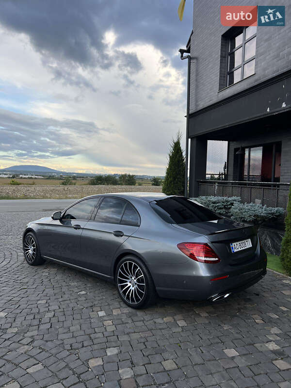 Седан Mercedes-Benz E-Class 2017 в Иршаве