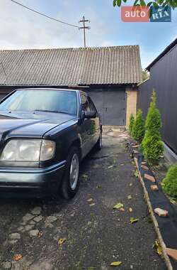 Седан Mercedes-Benz E-Class 1995 в  фото 10 Седан Mercedes-Benz E-Class 1995 в