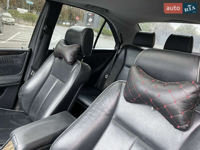 Седан Mercedes-Benz E-Class 2000 в Тернополе