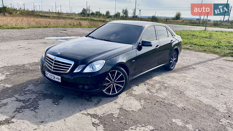 Седан Mercedes-Benz E-Class 2010 в Устилуге