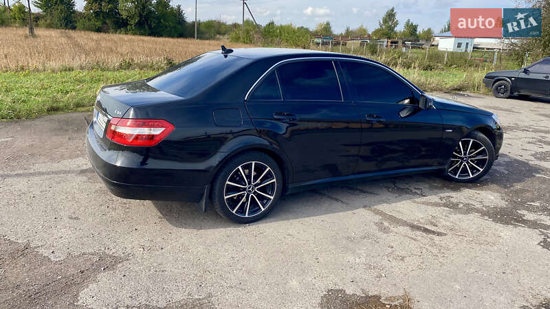 Седан Mercedes-Benz E-Class 2010 в Устилуге