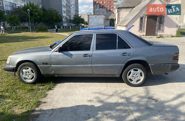 Седан Mercedes-Benz E-Class 1988 в 