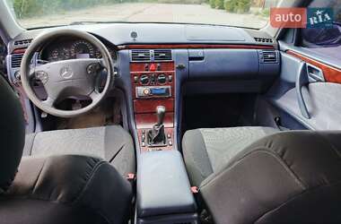 Седан Mercedes-Benz E-Class 2001 в 