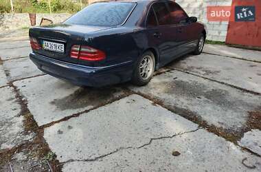 Седан Mercedes-Benz E-Class 2001 в 